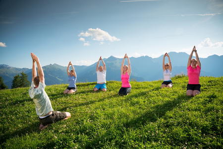 Yoga-Wanderung mit Berg-Gesund
