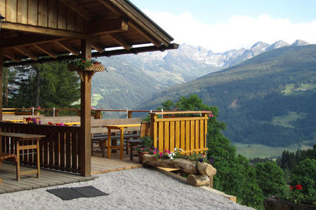 Sattelberghütte mit Aussicht ins Ennstal