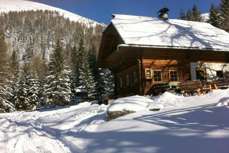Lärchenhütte im Winter