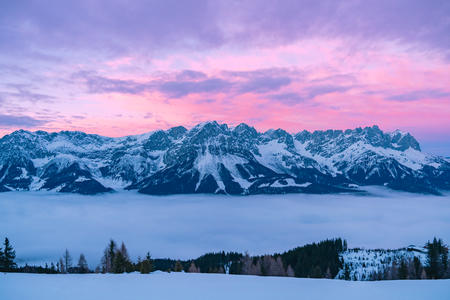 Wilder Kaiser Gebirge im Winter bei Sonnenuntergang