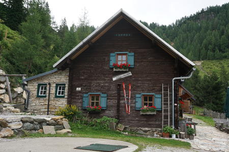 Schönwetterhütte im Sommer (c) Familie Brugger