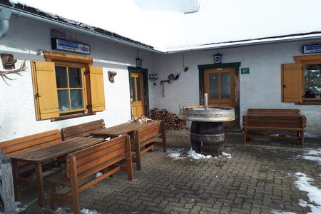 Eingangsbereich Freiländeralmhütte im Winter