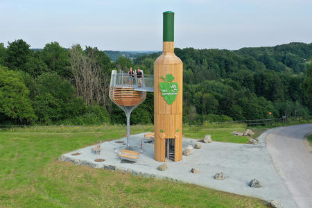Begehbare Weinflasche in Bad Loipersdorf